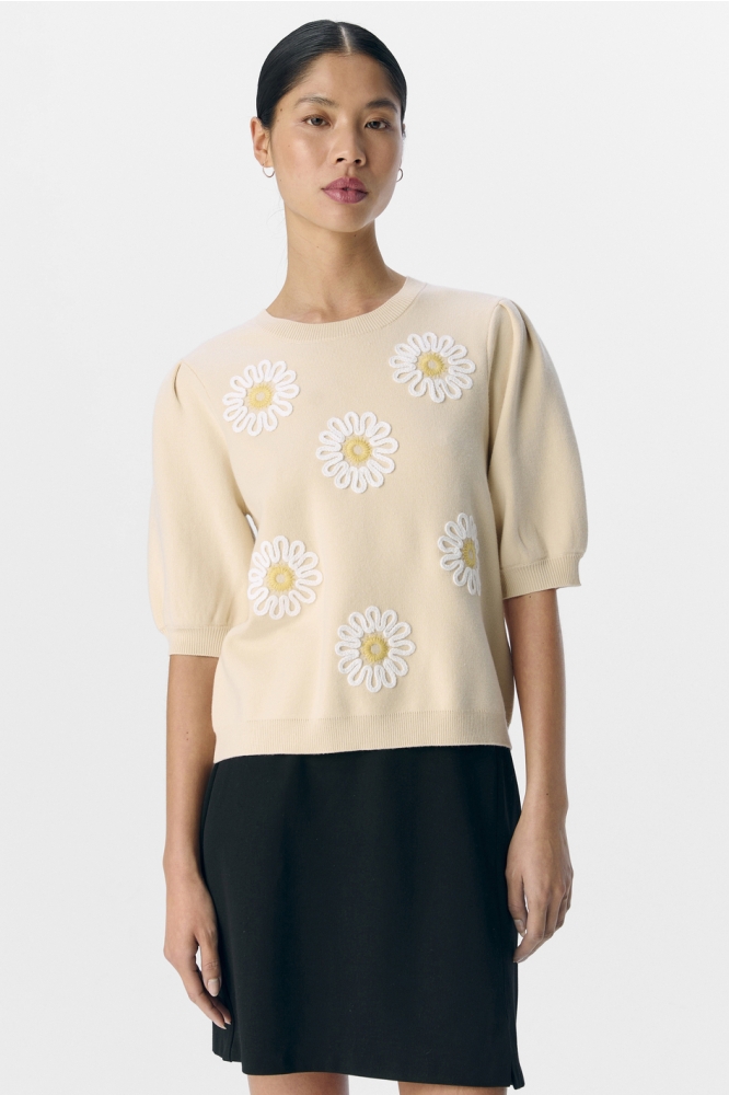 OBJREYNARD VERI 2/4 KNIT PULLOVER E 23047679 SANDSHELL/WHITE DAISY FLOWERS